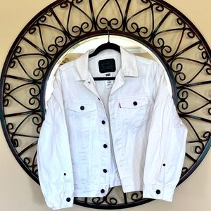 Boy’s Levi’s Denim Jacket Size M 10/12